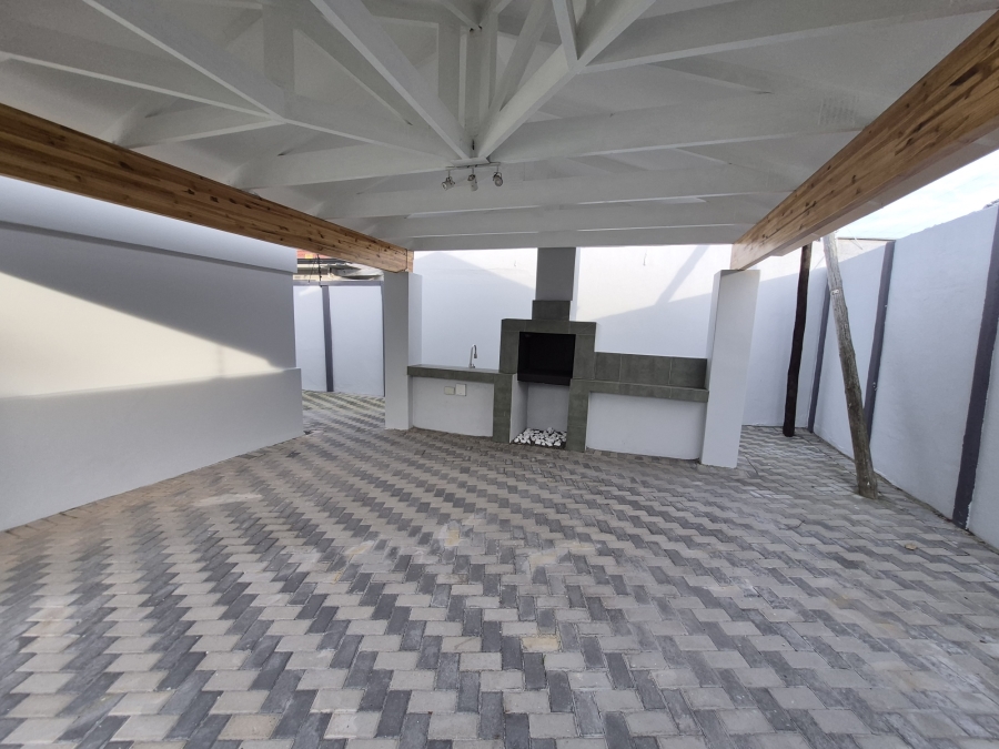 To Let 3 Bedroom Property for Rent in Crawford Western Cape